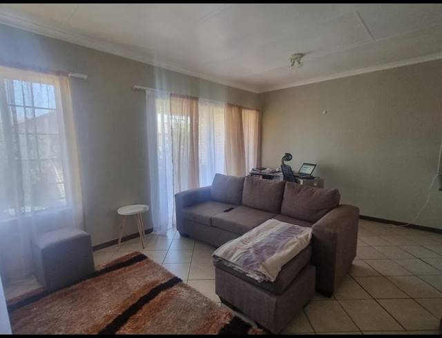 2 BEDROOM APARTMENT FOR SALE IN MOOIKLOOF RIDGE ESTATE